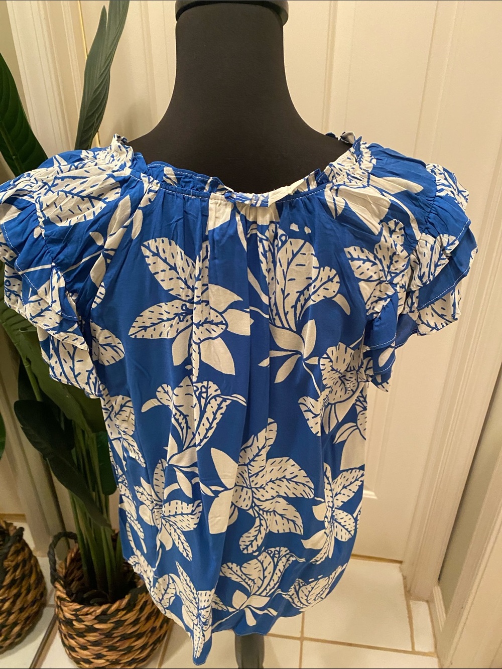 Rose & Olive Blue and White Floral Tie-Front Blouse - Picture 7 of 9
